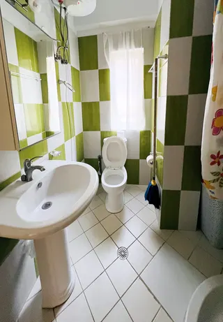 Apartment bathroom, Sarandë, Albania